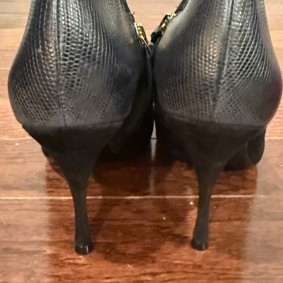 Tory Burch Black and Navy leather and Suede Heeled Booties Size 9.5M - Picture 6 of 9